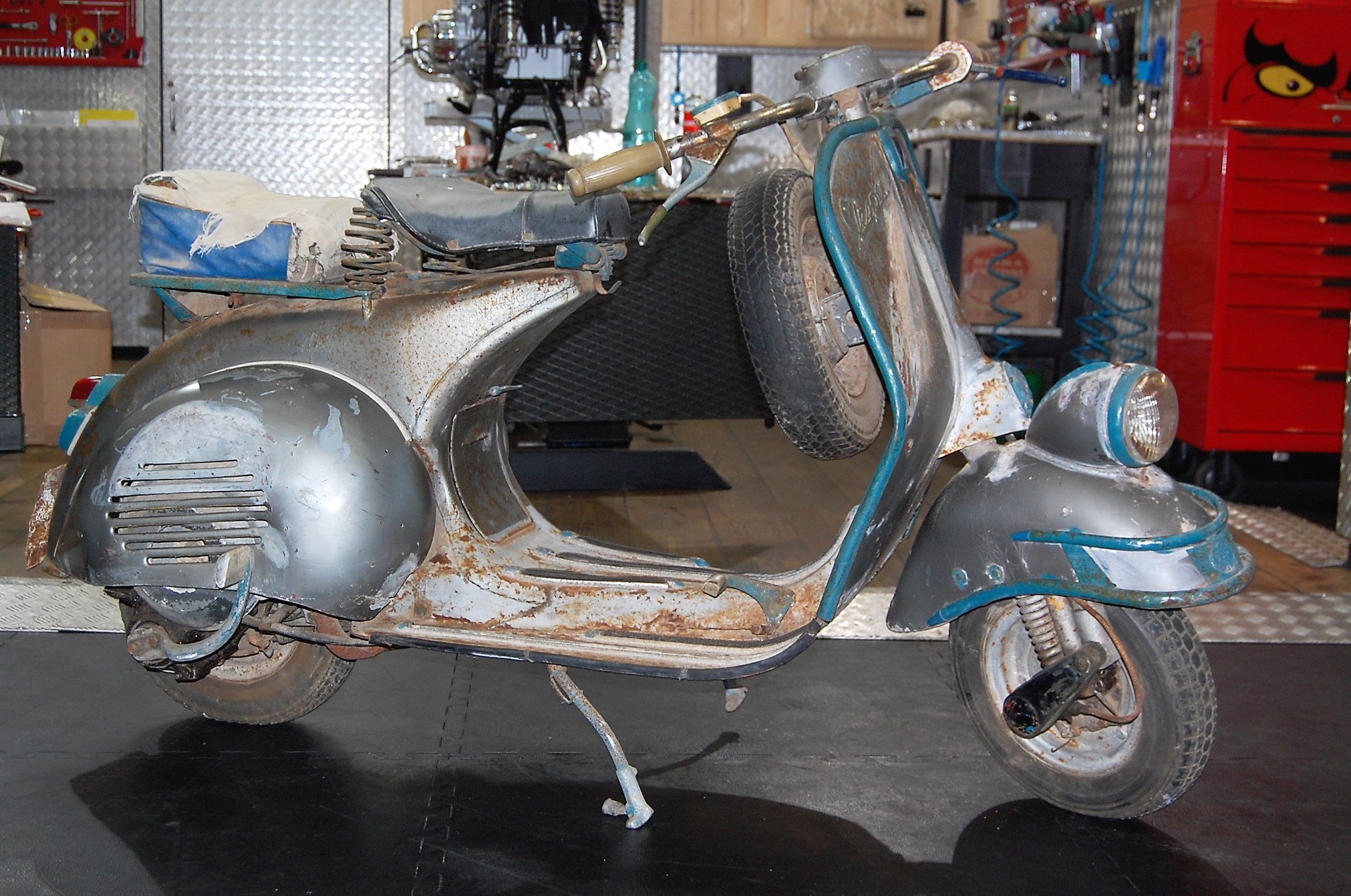 vespa_farobasso_125_restauro_www-centromotojenner-com