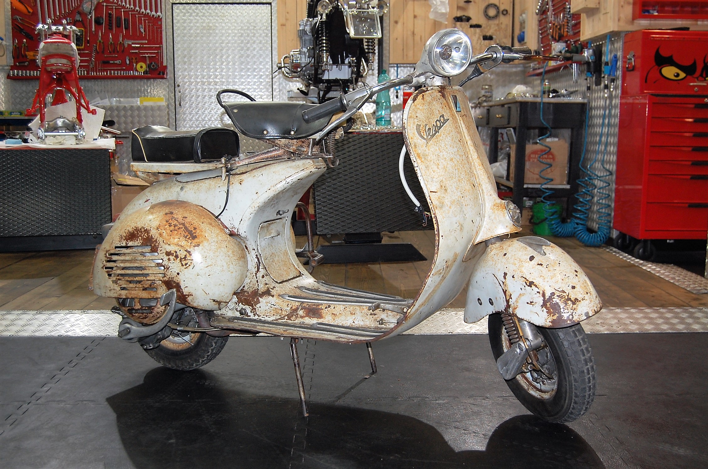 vespa_struzzo_150_restauro_www-centromotojenner-com